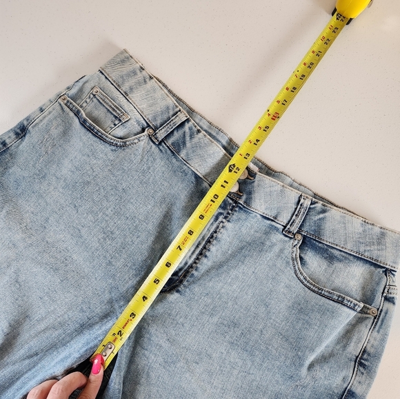 Penningtons Curvy Fit Denim Capri Light Wash Jeans d/C Plus Size 20 Stretchy - Picture 8 of 10